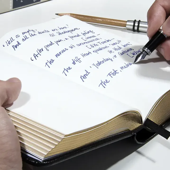 My Bible: el cuaderno de 1.280 páginas