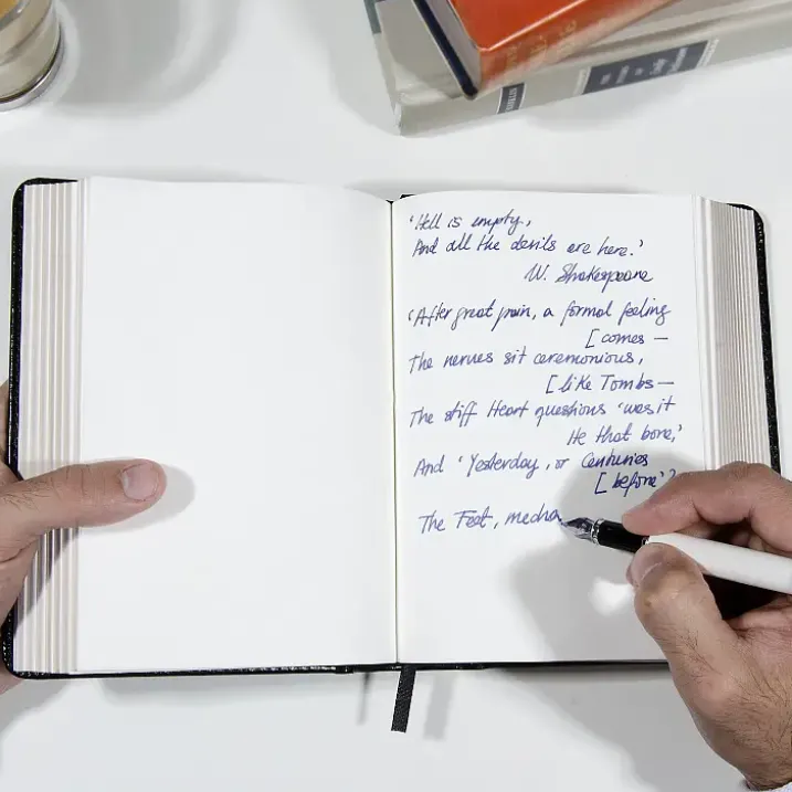 My Bible: el cuaderno de 1.280 páginas