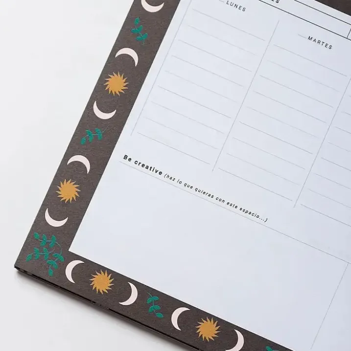 Organizador semanal con diseño místico