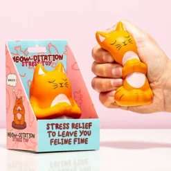 Pelota antiestrés con forma de gato meditando