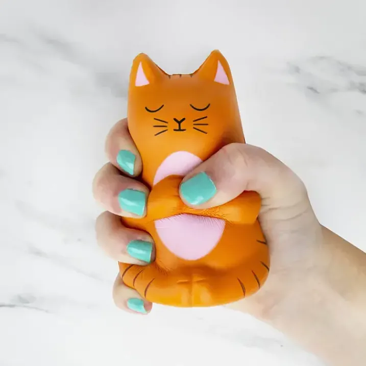 Pelota antiestrés con forma de gato meditando