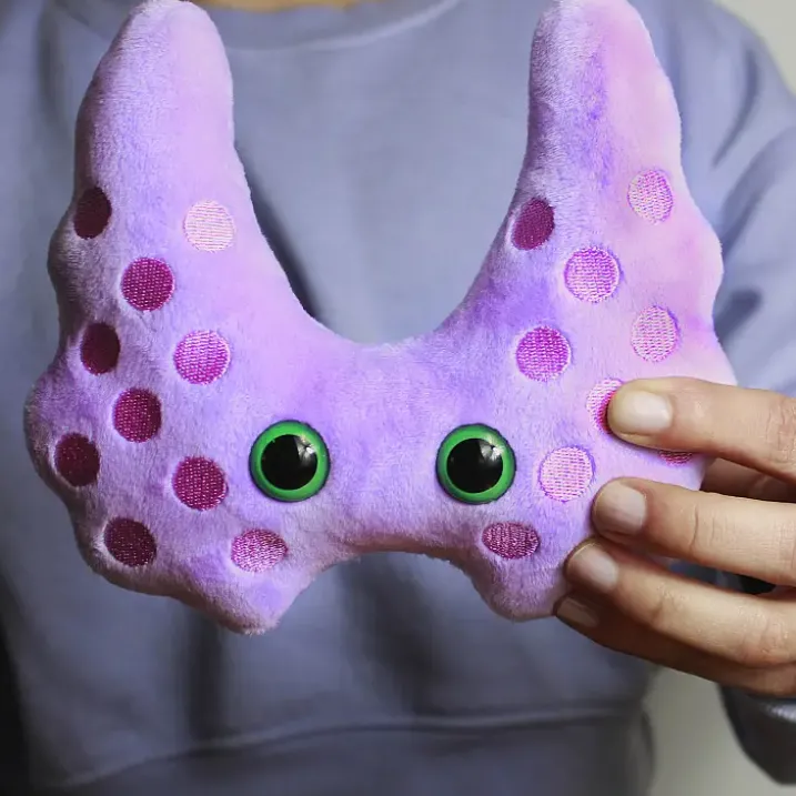 Peluche original con forma de tiroides