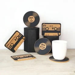 Posavasos originales en forma de vinilos y cassettes