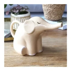 Regadera en forma de elefante
