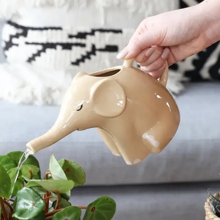 Regadera en forma de elefante
