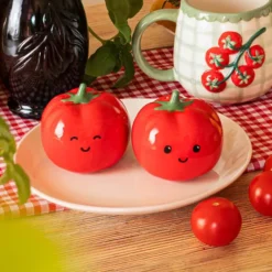Salero y pimentero con forma de tomatitos