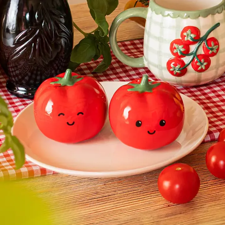 Salero y pimentero con forma de tomatitos