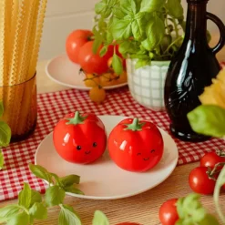 Salero y pimentero con forma de tomatitos