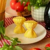 Salero y pimentero con forma de pasta