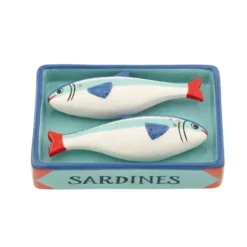 Salero y pimentero en forma de sardinas