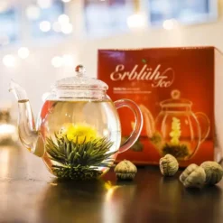 Set de regalo con tetera y 6 variedades de flores de té blanco