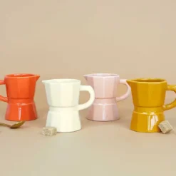 Set de tazas de café con forma de cafetera