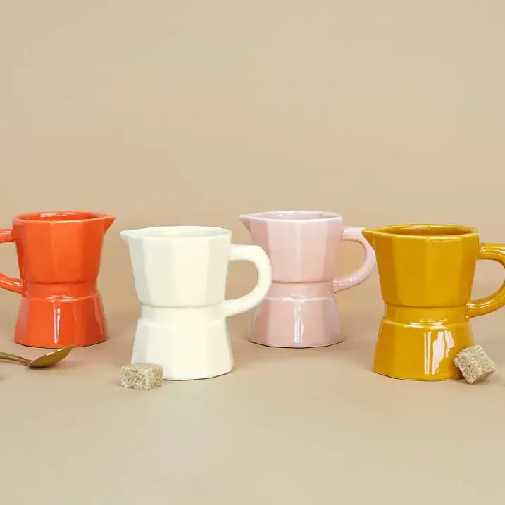Set de tazas de café con forma de cafetera