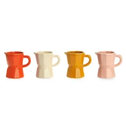 Set de tazas de café con forma de cafetera
