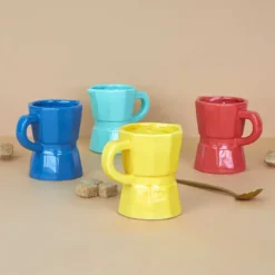 Set de tazas de café con forma de cafetera