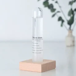 Storm Glass, el predictor del tiempo de cristal en forma de tubo
