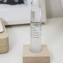 Storm Glass, el predictor del tiempo de cristal en forma de tubo