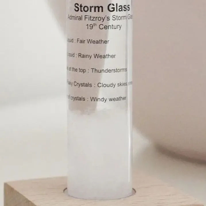 Storm Glass, el predictor del tiempo de cristal en forma de tubo