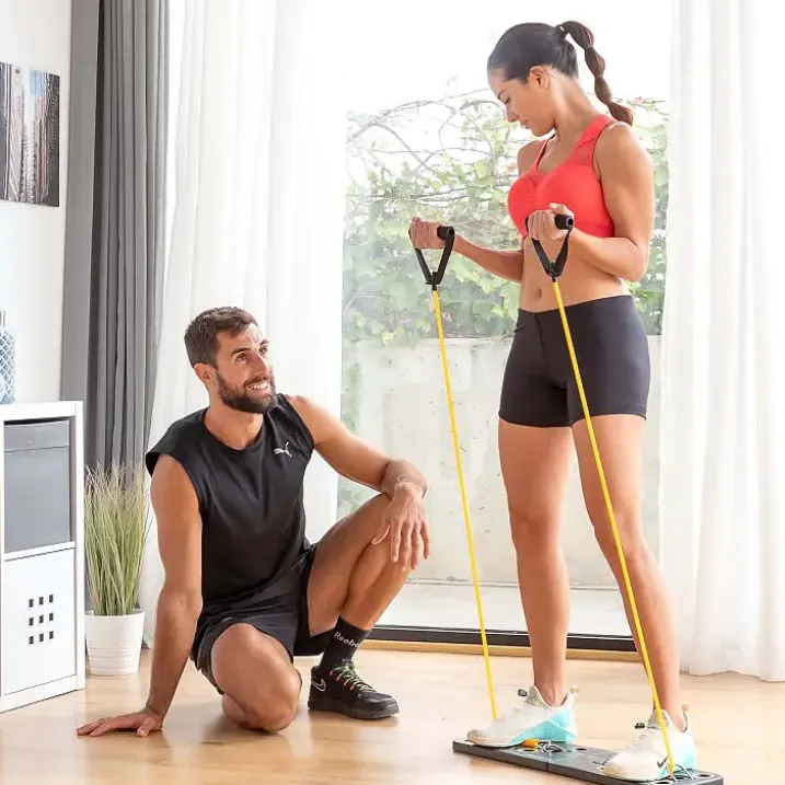 Tabla de flexiones push-up con bandas de resistencia
