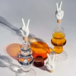 Tapón de botella en forma de manos