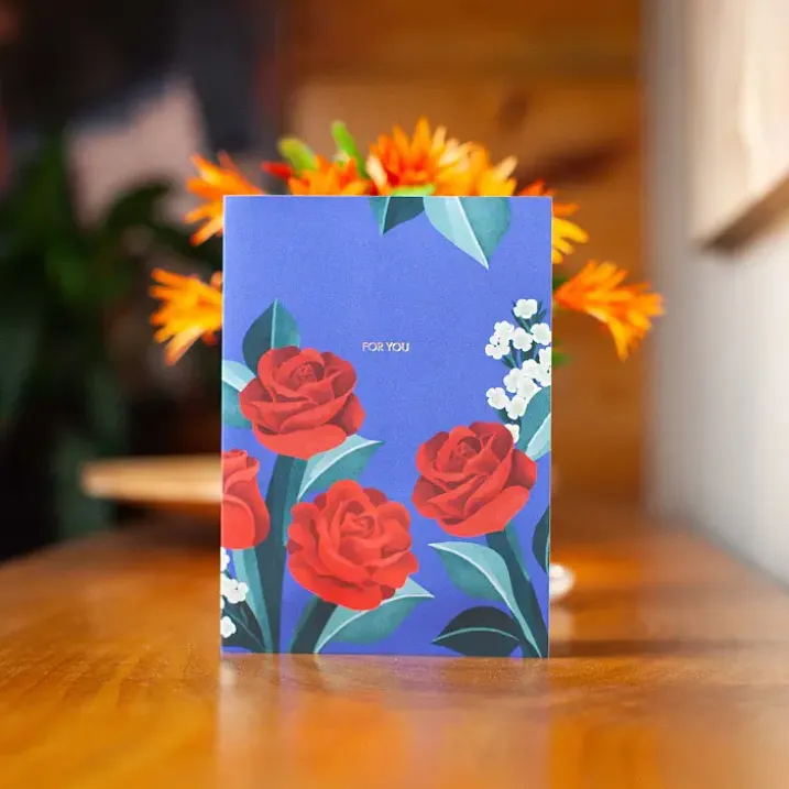 Tarjeta con mini ramo de flores de papel tridimensional