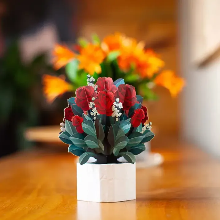 Tarjeta con mini ramo de flores de papel tridimensional