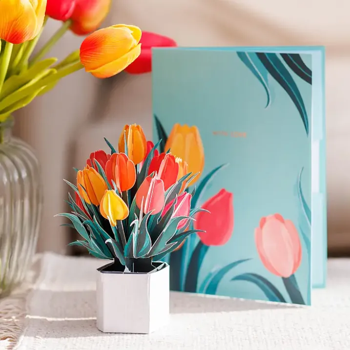 Tarjeta con mini ramo de flores de papel tridimensional
