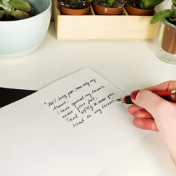 Tarjeta de felicitación con un corazón anatómico