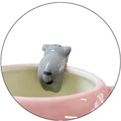Taza con gatito asomando