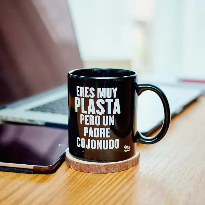 Taza con mensaje Eres muy plasta, pero un padre cojonudo