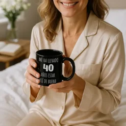 Taza con mensaje Me ha llevado 40 años estar así de buena