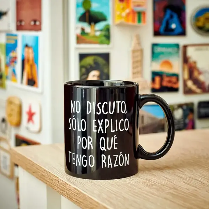 Taza con mensaje No discuto, solo explico por qué tengo razón