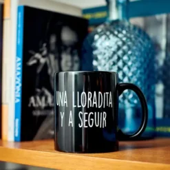 Taza con mensaje Una lloradita y a seguir