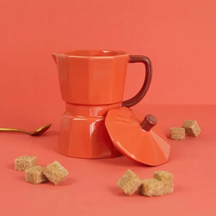 Taza con tapa en forma de cafetera italiana