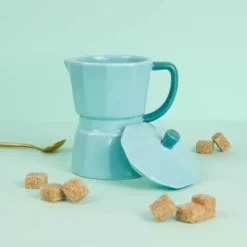 Taza con tapa en forma de cafetera italiana