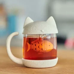 Taza de té en forma de gatito con pez infusor