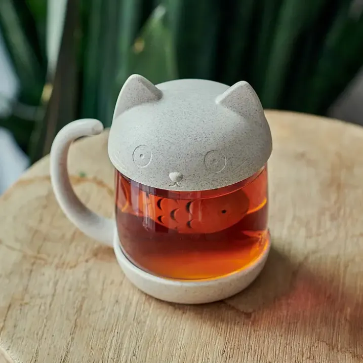 Taza de té en forma de gatito con pez infusor