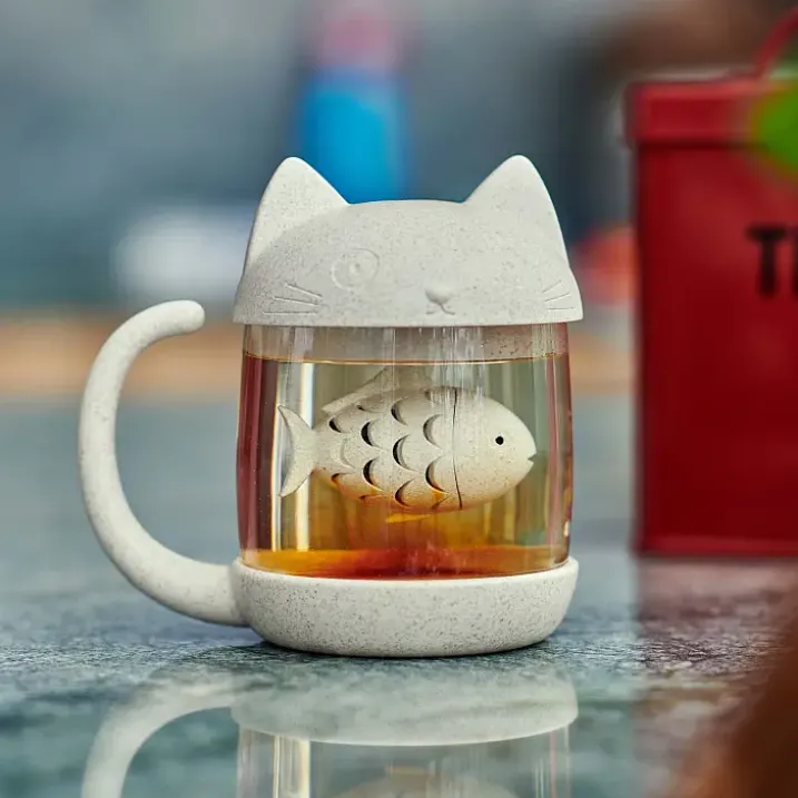 Taza de té en forma de gatito con pez infusor