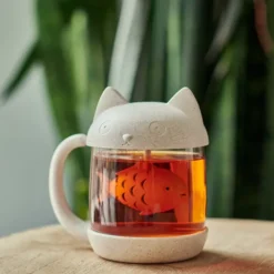 Taza de té en forma de gatito con pez infusor