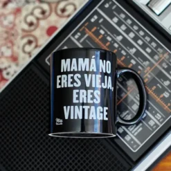 Taza Mamá no eres vieja, eres vintage