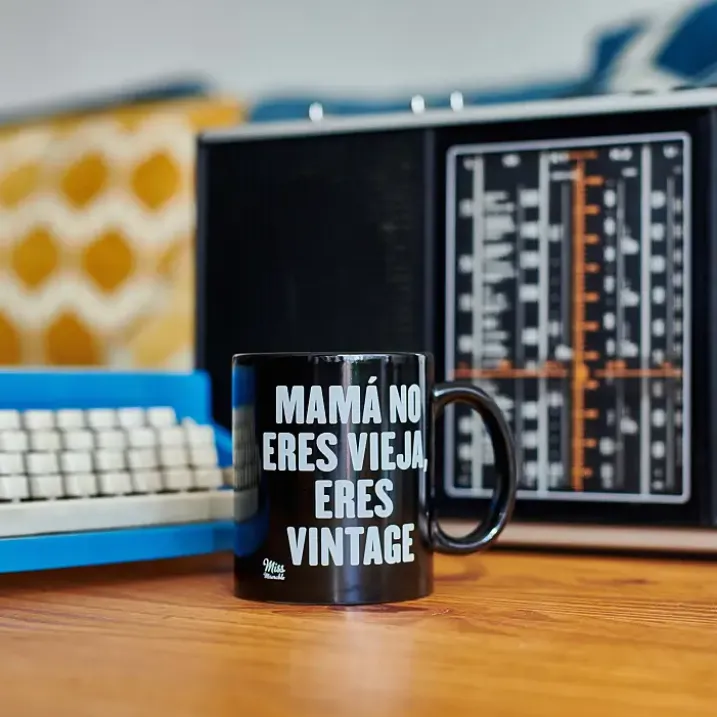 Taza Mamá no eres vieja, eres vintage