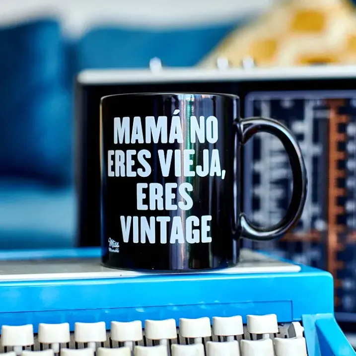 Taza Mamá no eres vieja, eres vintage