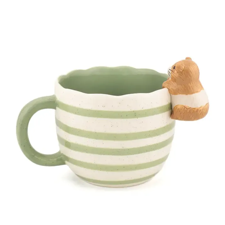 Taza original con animalito curioso
