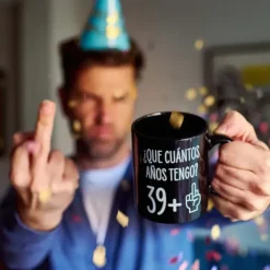 Taza para 40 cumpleaños ¿Que cuántos años tengo? 39+1
