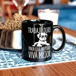 Taza Trabajo duro para que mi perro viva mejor