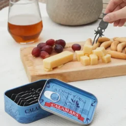 Tenedores de aperitivo en lata de conservas