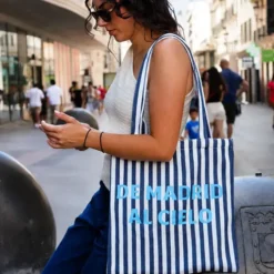 Tote bag de rayas con mensaje De Madrid al cielo