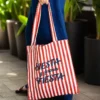 Tote bag de rayas con mensaje Siesta y después fiesta