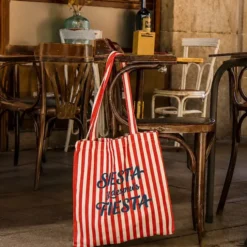 Tote bag de rayas con mensaje Siesta y después fiesta