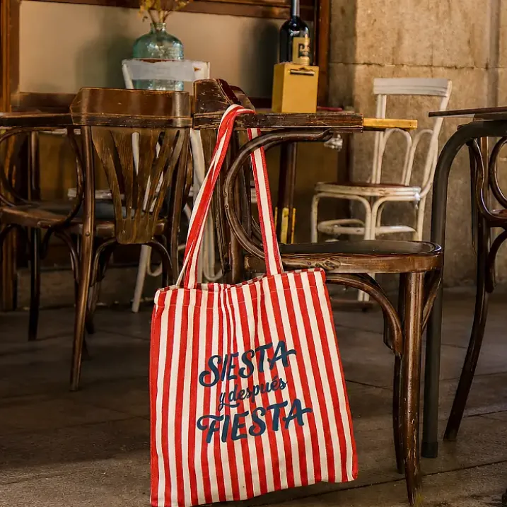 Tote bag de rayas con mensaje Siesta y después fiesta